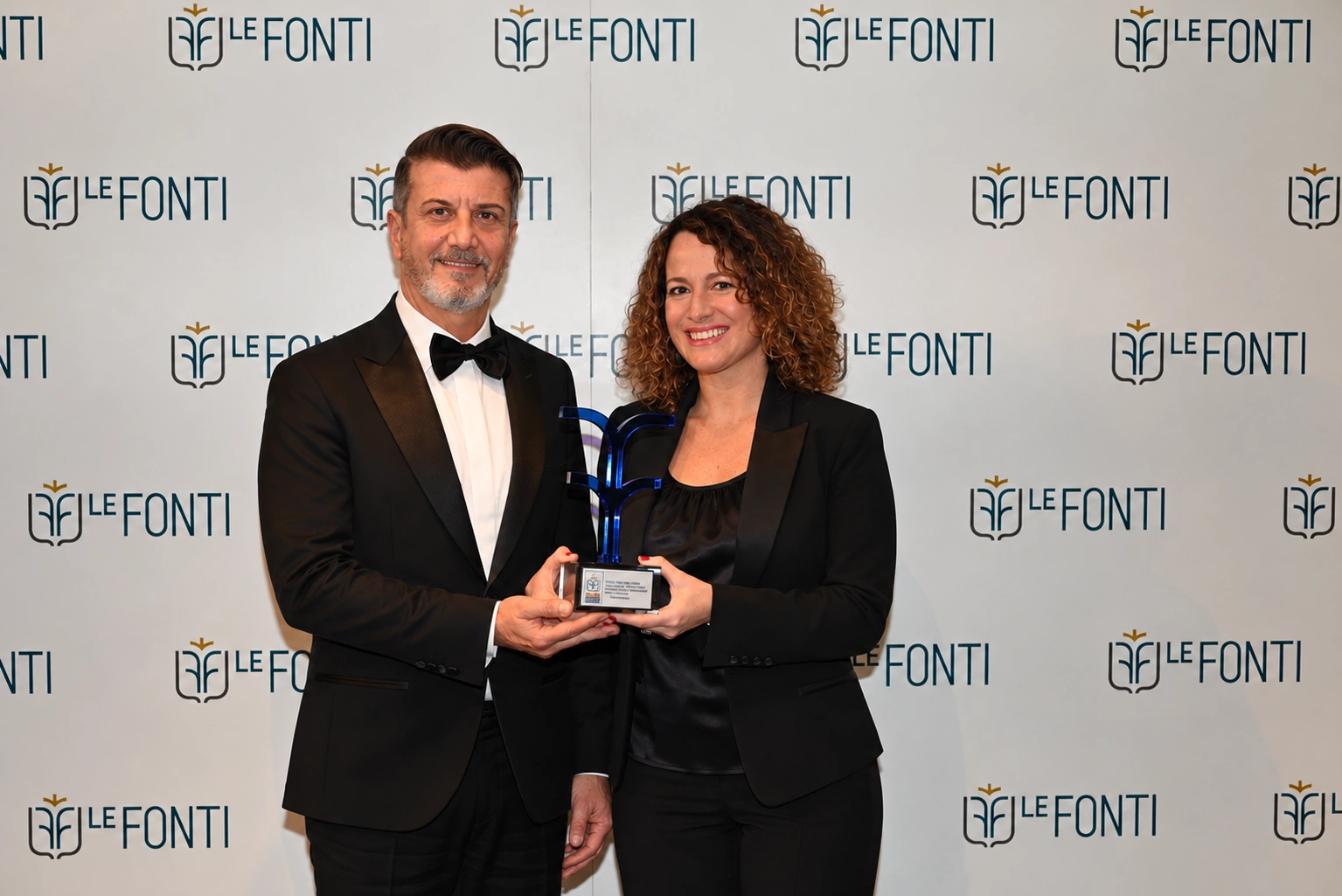 Fotografia degli amministratori DEA Consulting alla premiazione Le Fonti